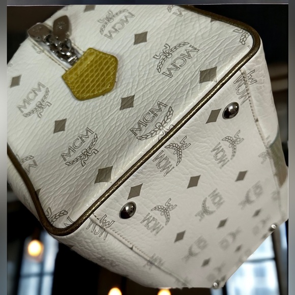 AUTHENTIC βΌοΈπ― MCM PRINCESS LION BOSTON BAG - Picture 5 of 16